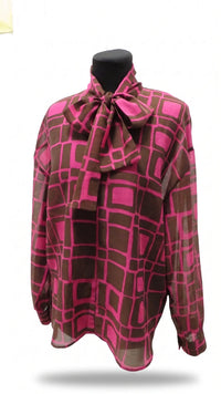 Blouse élégante pour femme en coton avec imprimé graphique violet et marron, conçue pour un vestiaire féminin contemporain