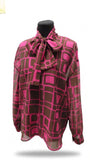 Blouse élégante pour femme en coton avec imprimé graphique violet et marron, conçue pour un vestiaire féminin contemporain