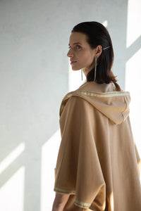 Cape mi longue beige, confection sur mesure en laine naturelle