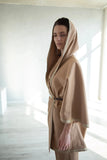 Cape en laine femme beige mi longue avec capuche, création artisanale