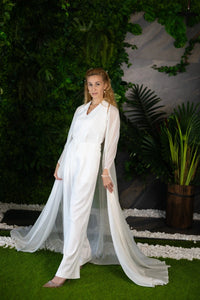 Cape en soie avec pantalon blanc pour mariage civil