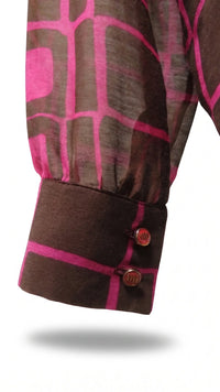 Détail du poignet boutonné et des boutons de la blouse femme en coton, mettant en valeur la qualité des finitions