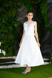 Jupe de mariée midi coupe structurée créant une silhouette moderne et raffinée