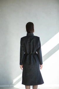Manteau femme mi-saison créateur sur mesure en laine vue de dos
