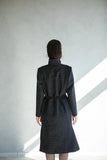 Manteau femme mi-saison créateur sur mesure en laine vue de dos