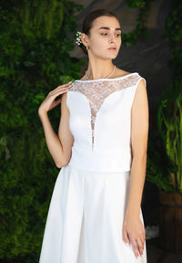 Top sans manches à col bateau en dentelle avec détails de sequins
