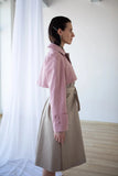 Trench avec ceinture imperméable vue de profil