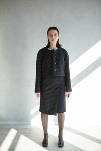 Veste courte femme chic en laine et cachemire au design minimaliste